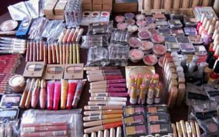 فروشگاه‌های لوازم آرایشی استان قم ملزم به استفاده از فروشنده زن شدند